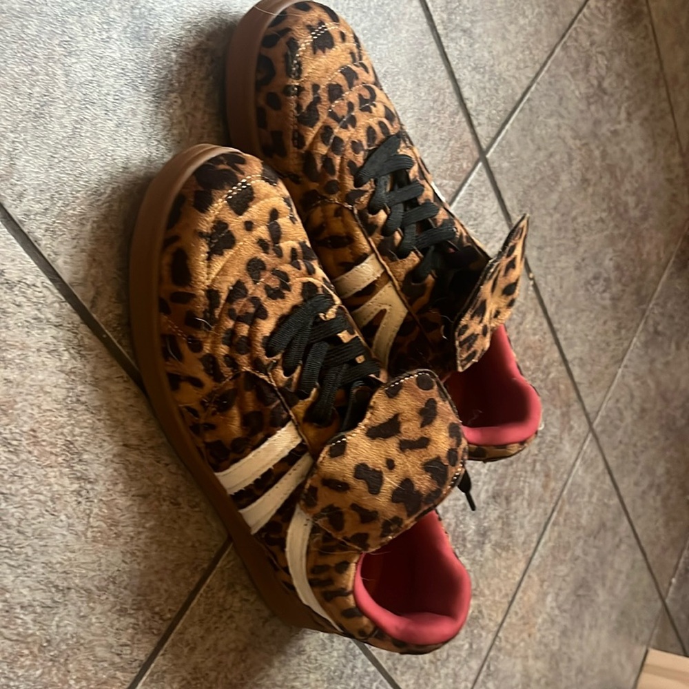 New Steve Madden sneakers, size 9.
